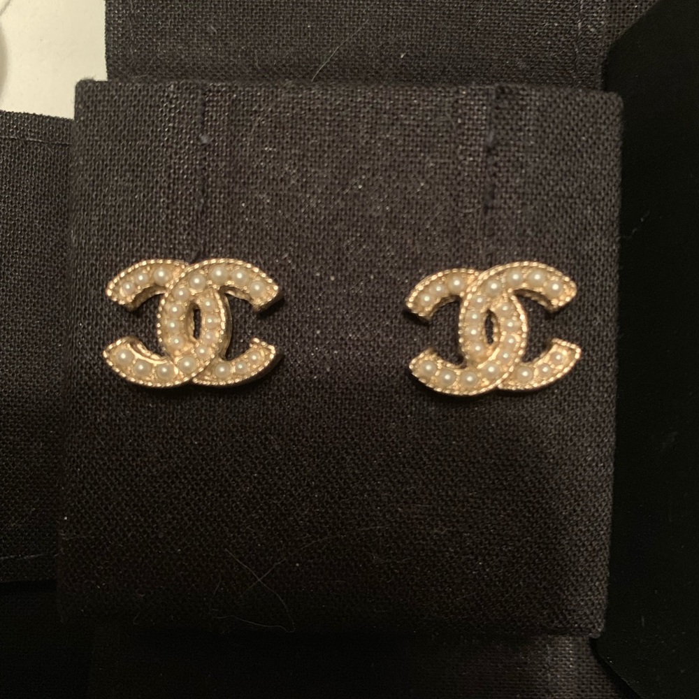 Chanel classic gold and pearl earrings